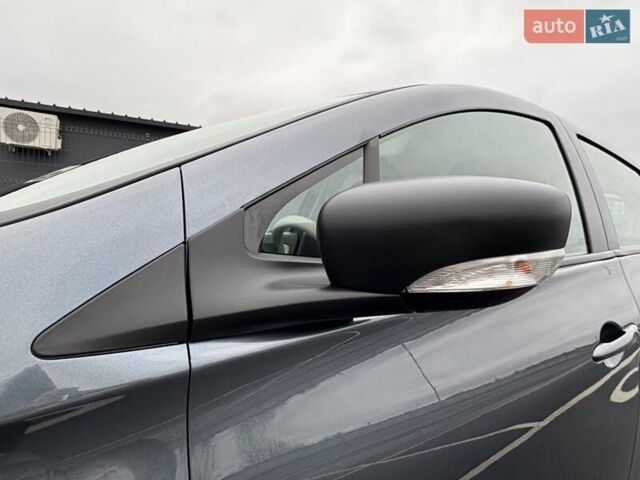 Серый Рено Зое, объемом двигателя 0 л и пробегом 62 тыс. км за 9500 $, фото 9 на Automoto.ua