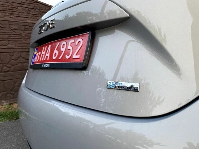 Серый Рено Зое, объемом двигателя 0 л и пробегом 162 тыс. км за 8900 $, фото 7 на Automoto.ua