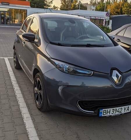 Серый Рено Зое, объемом двигателя 0 л и пробегом 145 тыс. км за 10899 $, фото 2 на Automoto.ua
