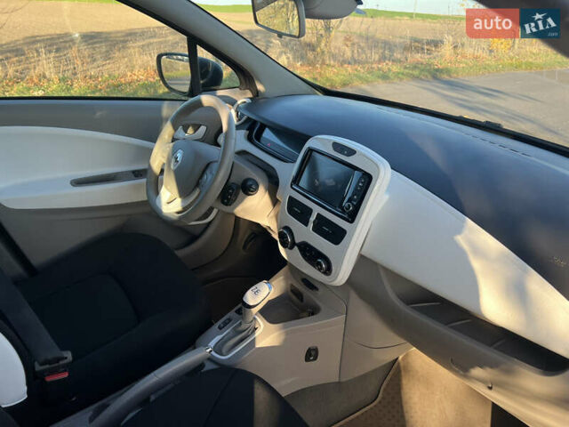 Серый Рено Зое, объемом двигателя 0 л и пробегом 108 тыс. км за 8500 $, фото 11 на Automoto.ua