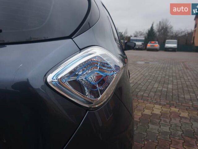 Серый Рено Зое, объемом двигателя 0 л и пробегом 182 тыс. км за 8200 $, фото 25 на Automoto.ua