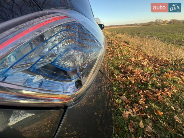 Серый Рено Зое, объемом двигателя 0 л и пробегом 108 тыс. км за 8500 $, фото 26 на Automoto.ua