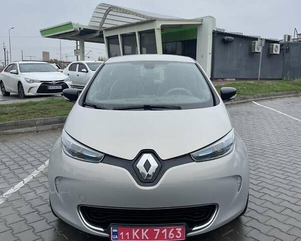 Серый Рено Зое, объемом двигателя 0 л и пробегом 150 тыс. км за 9700 $, фото 7 на Automoto.ua