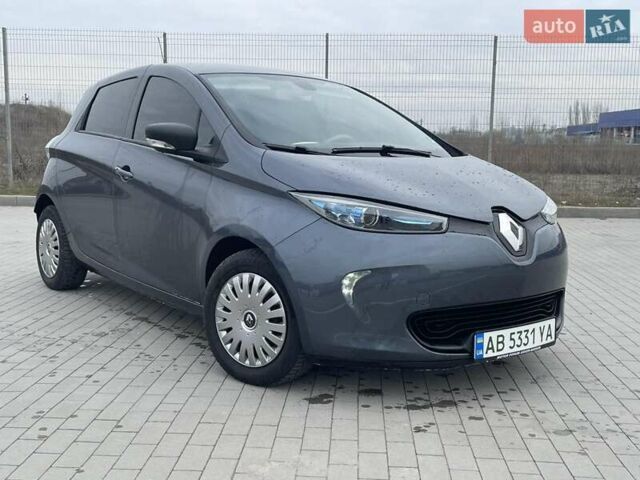Серый Рено Зое, объемом двигателя 0 л и пробегом 115 тыс. км за 8500 $, фото 6 на Automoto.ua