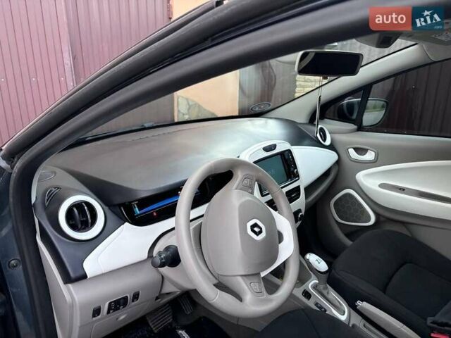 Серый Рено Зое, объемом двигателя 0 л и пробегом 110 тыс. км за 9999 $, фото 7 на Automoto.ua