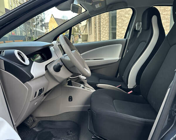 Серый Рено Зое, объемом двигателя 0 л и пробегом 137 тыс. км за 9450 $, фото 10 на Automoto.ua