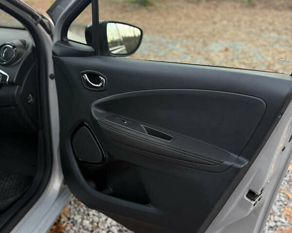 Сірий Рено Зое, об'ємом двигуна 0 л та пробігом 160 тис. км за 8499 $, фото 9 на Automoto.ua