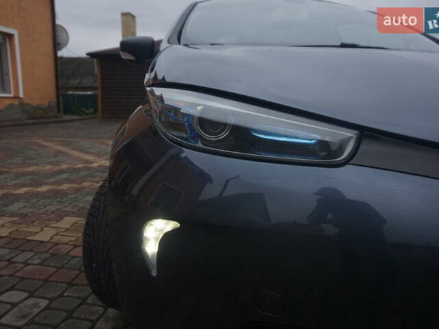 Серый Рено Зое, объемом двигателя 0 л и пробегом 182 тыс. км за 8200 $, фото 24 на Automoto.ua