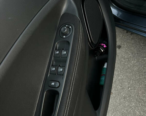 Сірий Рено Зое, об'ємом двигуна 0 л та пробігом 121 тис. км за 9500 $, фото 14 на Automoto.ua