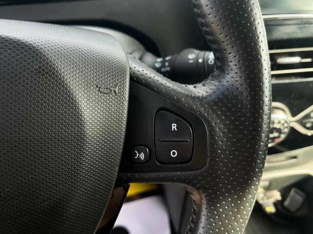 Серый Рено Зое, объемом двигателя 0 л и пробегом 48 тыс. км за 11500 $, фото 15 на Automoto.ua