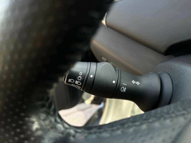 Серый Рено Зое, объемом двигателя 0 л и пробегом 48 тыс. км за 11500 $, фото 16 на Automoto.ua