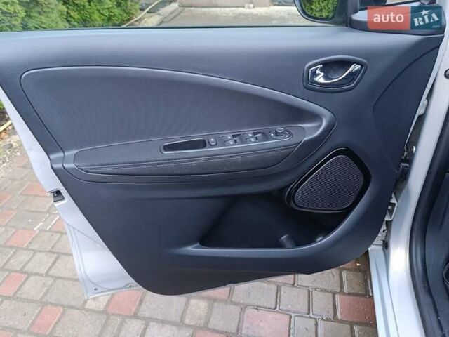 Серый Рено Зое, объемом двигателя 0 л и пробегом 108 тыс. км за 9400 $, фото 31 на Automoto.ua