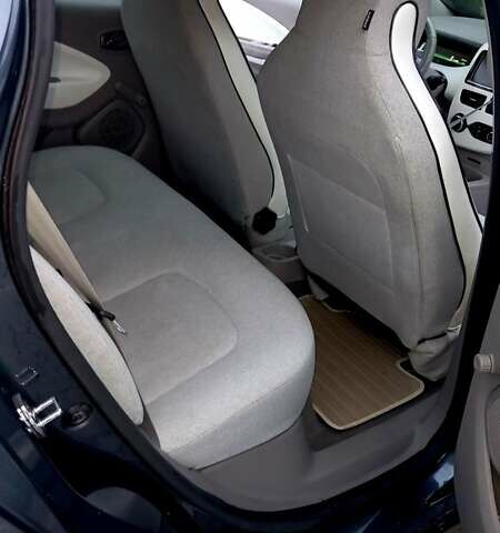 Серый Рено Зое, объемом двигателя 0 л и пробегом 79 тыс. км за 8900 $, фото 2 на Automoto.ua