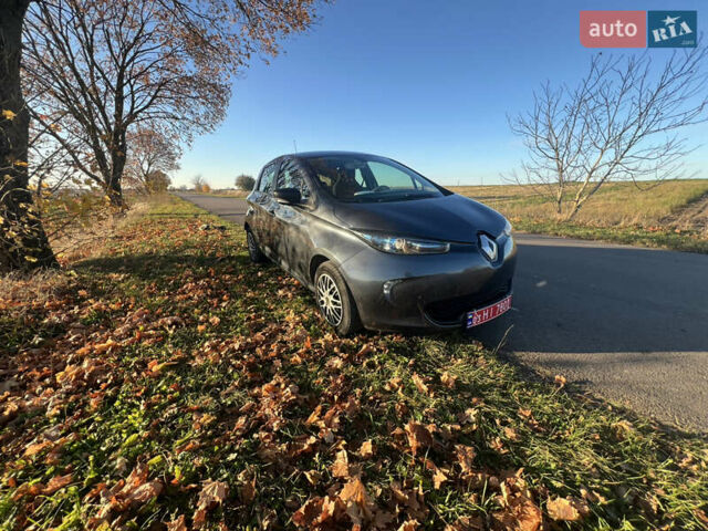 Серый Рено Зое, объемом двигателя 0 л и пробегом 108 тыс. км за 8500 $, фото 30 на Automoto.ua