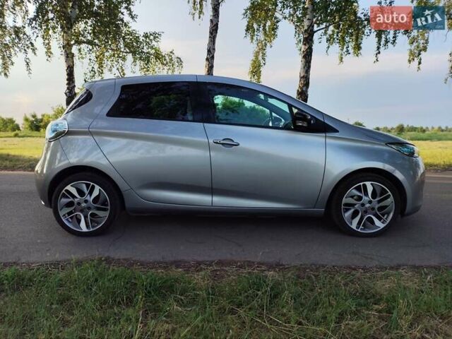 Серый Рено Зое, объемом двигателя 0 л и пробегом 158 тыс. км за 8100 $, фото 3 на Automoto.ua