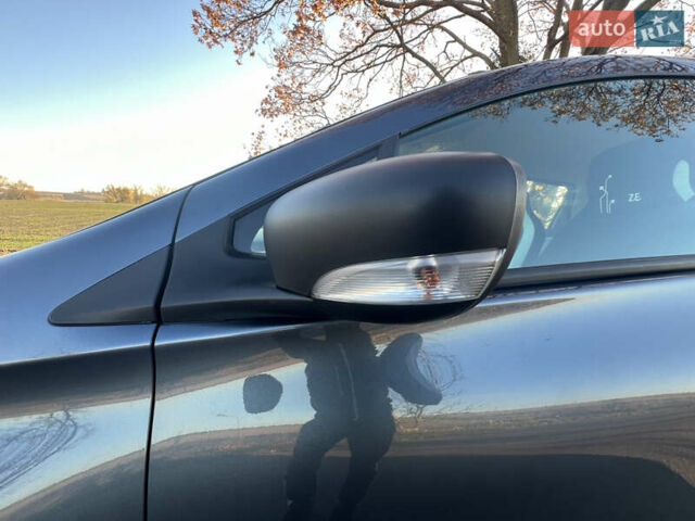 Серый Рено Зое, объемом двигателя 0 л и пробегом 108 тыс. км за 8500 $, фото 1 на Automoto.ua