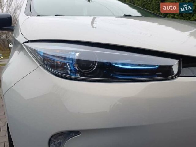 Серый Рено Зое, объемом двигателя 0 л и пробегом 108 тыс. км за 9400 $, фото 2 на Automoto.ua