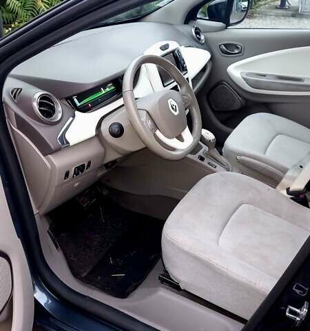 Серый Рено Зое, объемом двигателя 0 л и пробегом 79 тыс. км за 8900 $, фото 7 на Automoto.ua