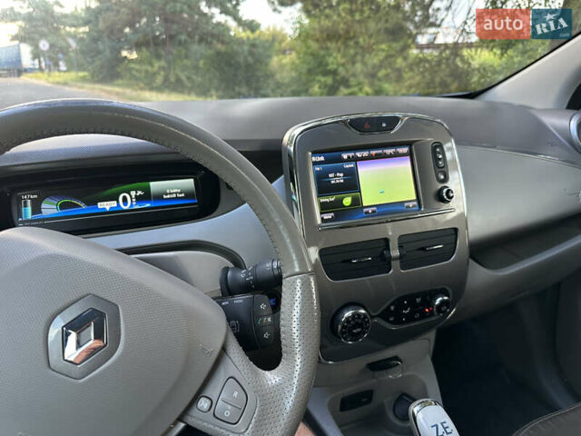 Серый Рено Зое, объемом двигателя 0 л и пробегом 114 тыс. км за 10600 $, фото 12 на Automoto.ua