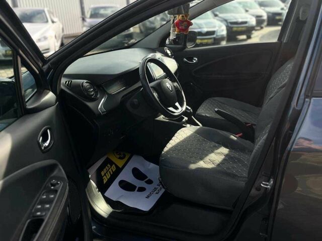 Серый Рено Зое, объемом двигателя 0 л и пробегом 48 тыс. км за 11500 $, фото 9 на Automoto.ua