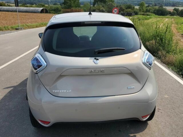 Серый Рено Зое, объемом двигателя 0 л и пробегом 69 тыс. км за 8500 $, фото 4 на Automoto.ua