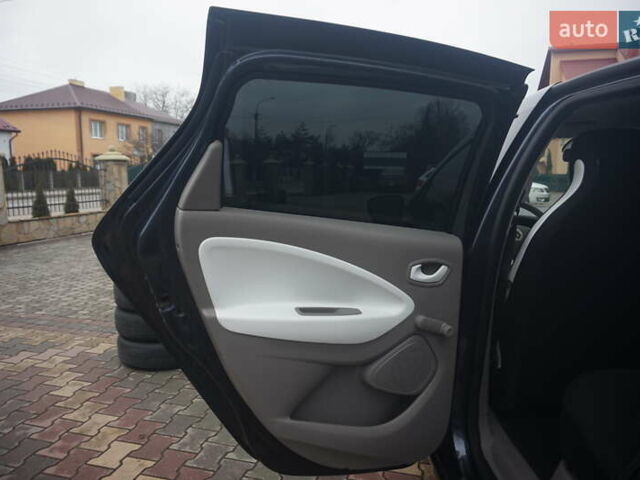 Серый Рено Зое, объемом двигателя 0 л и пробегом 182 тыс. км за 8200 $, фото 45 на Automoto.ua