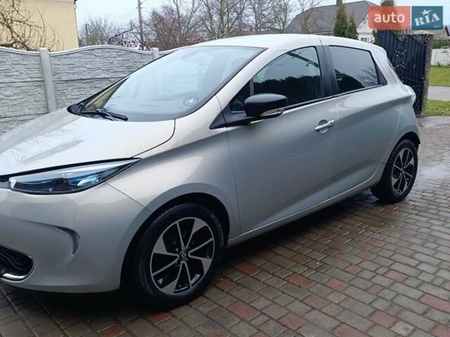 Серый Рено Зое, объемом двигателя 0 л и пробегом 108 тыс. км за 9400 $, фото 8 на Automoto.ua