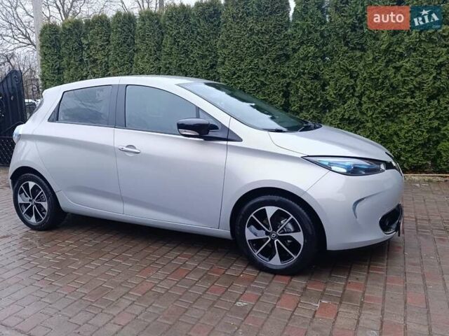 Серый Рено Зое, объемом двигателя 0 л и пробегом 108 тыс. км за 9400 $, фото 38 на Automoto.ua