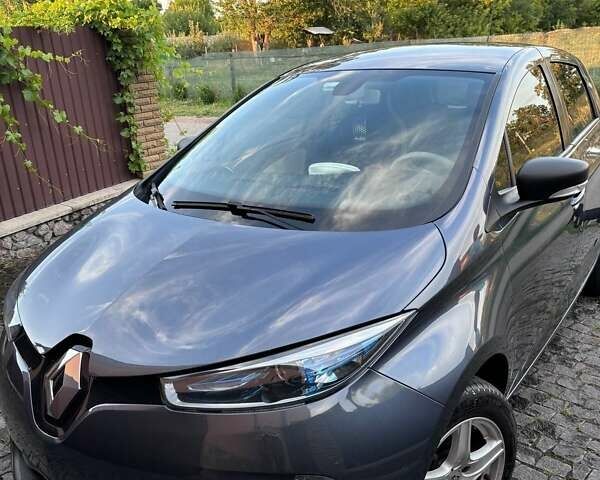 Серый Рено Зое, объемом двигателя 0 л и пробегом 110 тыс. км за 9999 $, фото 8 на Automoto.ua