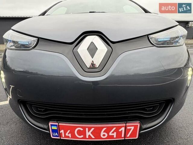 Серый Рено Зое, объемом двигателя 0 л и пробегом 62 тыс. км за 9500 $, фото 13 на Automoto.ua
