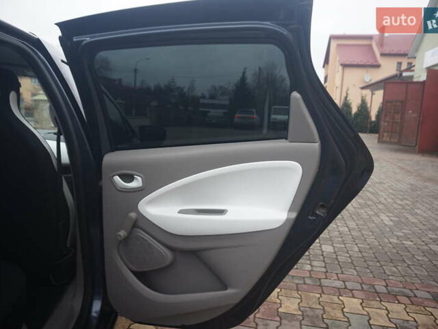 Серый Рено Зое, объемом двигателя 0 л и пробегом 182 тыс. км за 8200 $, фото 42 на Automoto.ua