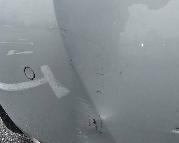 Серый Рено Зое, объемом двигателя 0 л и пробегом 97 тыс. км за 9700 $, фото 13 на Automoto.ua