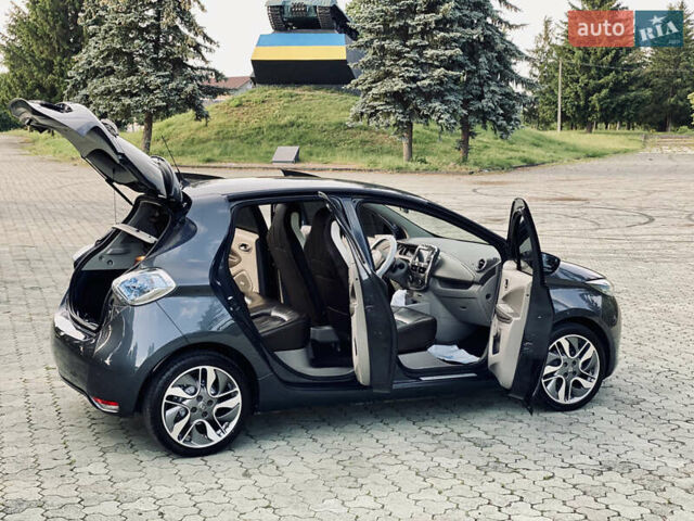 Серый Рено Зое, объемом двигателя 0 л и пробегом 89 тыс. км за 10200 $, фото 29 на Automoto.ua