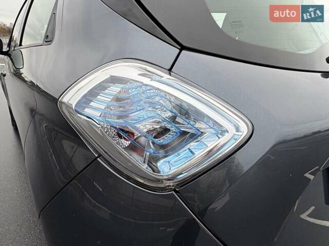 Серый Рено Зое, объемом двигателя 0 л и пробегом 62 тыс. км за 9500 $, фото 16 на Automoto.ua