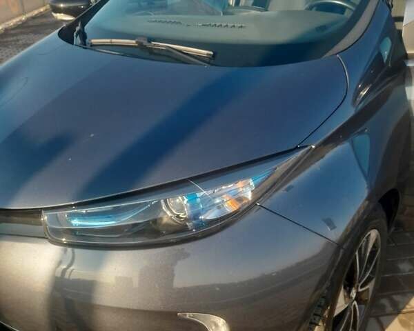 Серый Рено Зое, объемом двигателя 0 л и пробегом 72 тыс. км за 8800 $, фото 17 на Automoto.ua