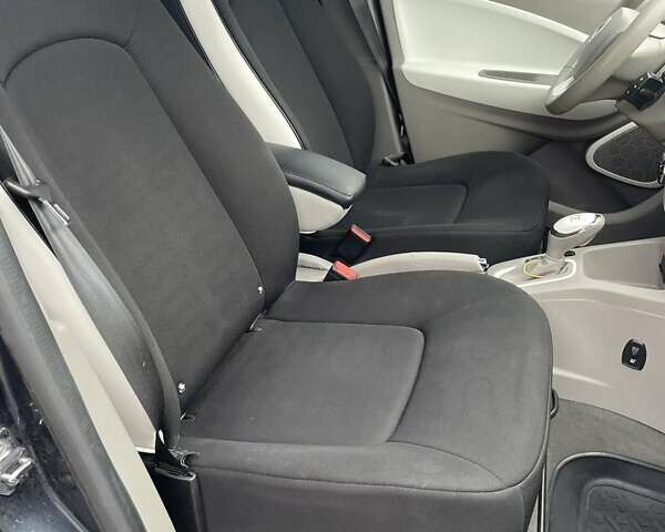Серый Рено Зое, объемом двигателя 0 л и пробегом 115 тыс. км за 8500 $, фото 11 на Automoto.ua