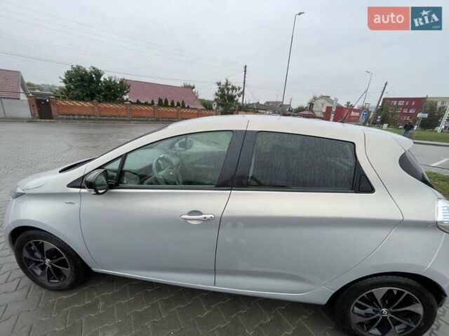 Серый Рено Зое, объемом двигателя 0 л и пробегом 150 тыс. км за 9700 $, фото 1 на Automoto.ua
