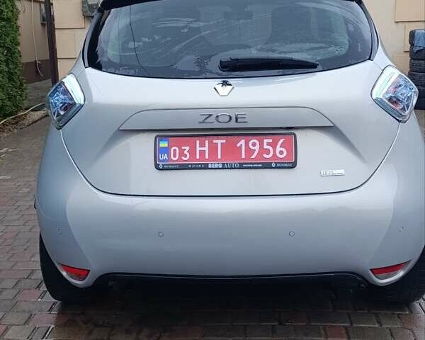 Серый Рено Зое, объемом двигателя 0 л и пробегом 108 тыс. км за 9400 $, фото 41 на Automoto.ua