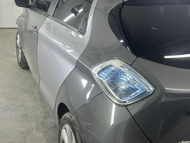 Серый Рено Зое, объемом двигателя 0 л и пробегом 115 тыс. км за 6900 $, фото 6 на Automoto.ua