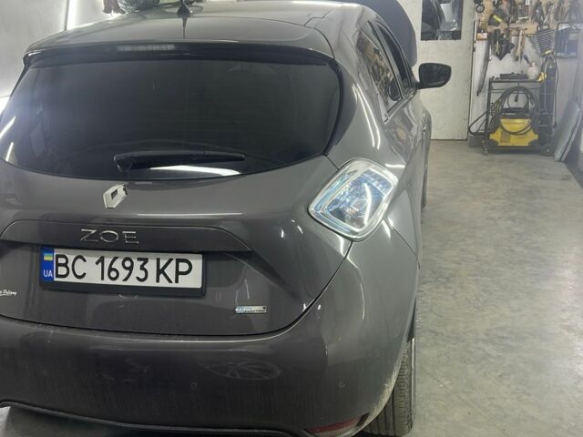 Серый Рено Зое, объемом двигателя 0 л и пробегом 115 тыс. км за 6900 $, фото 7 на Automoto.ua