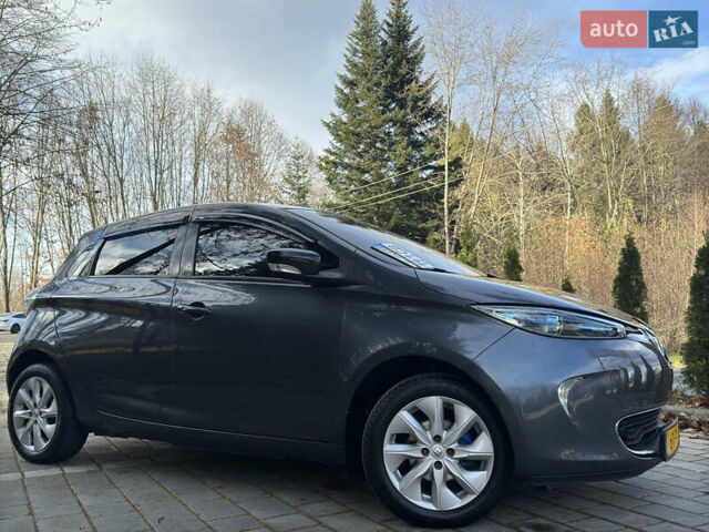 Серый Рено Зое, объемом двигателя 0 л и пробегом 90 тыс. км за 9999 $, фото 3 на Automoto.ua