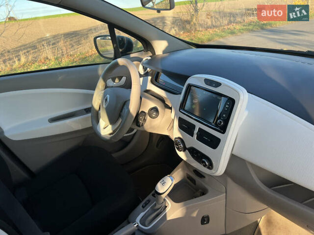 Серый Рено Зое, объемом двигателя 0 л и пробегом 108 тыс. км за 8500 $, фото 10 на Automoto.ua