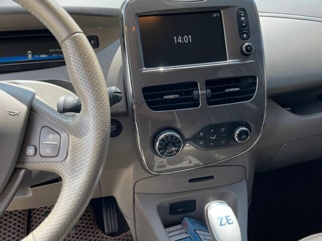 Серый Рено Зое, объемом двигателя 0 л и пробегом 90 тыс. км за 9300 $, фото 11 на Automoto.ua