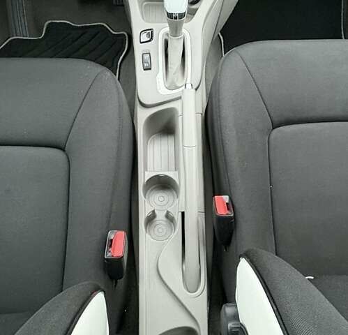 Серый Рено Зое, объемом двигателя 0 л и пробегом 62 тыс. км за 9500 $, фото 28 на Automoto.ua