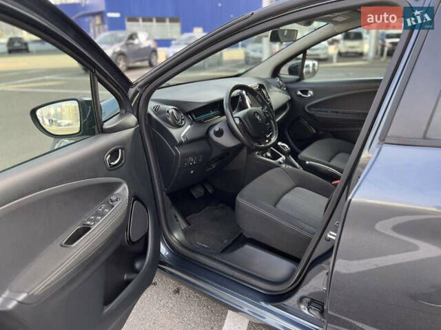 Серый Рено Зое, объемом двигателя 0 л и пробегом 160 тыс. км за 8700 $, фото 33 на Automoto.ua