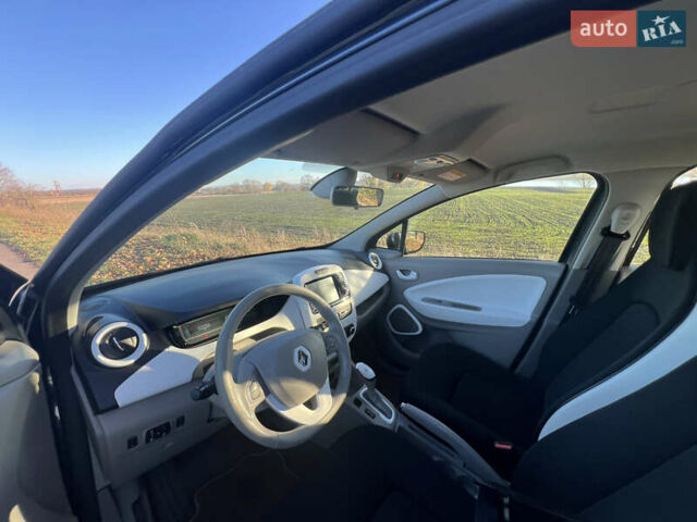 Серый Рено Зое, объемом двигателя 0 л и пробегом 108 тыс. км за 8500 $, фото 39 на Automoto.ua