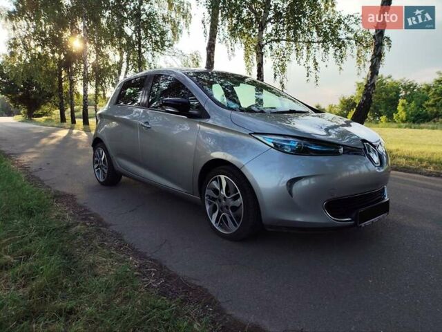 Серый Рено Зое, объемом двигателя 0 л и пробегом 158 тыс. км за 8100 $, фото 2 на Automoto.ua