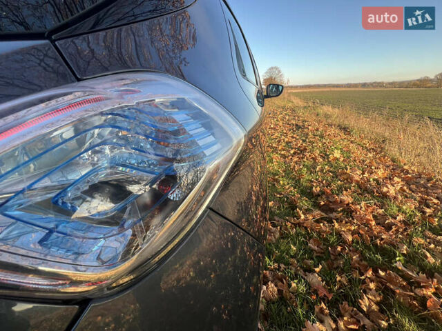 Серый Рено Зое, объемом двигателя 0 л и пробегом 108 тыс. км за 8500 $, фото 25 на Automoto.ua