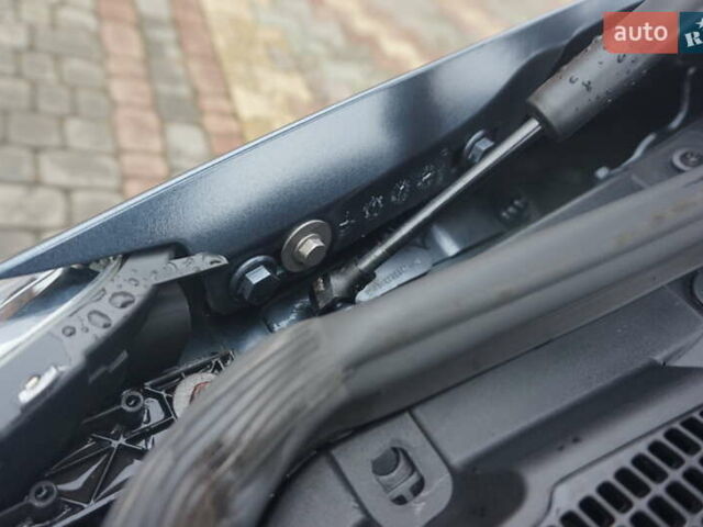 Серый Рено Зое, объемом двигателя 0 л и пробегом 182 тыс. км за 8200 $, фото 56 на Automoto.ua