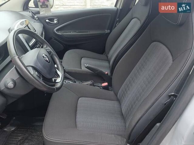 Серый Рено Зое, объемом двигателя 0 л и пробегом 108 тыс. км за 9400 $, фото 29 на Automoto.ua